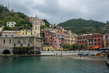 Fototapeta premium VERNAZZA, ITALY - October 24, 2016 :Colorful buildings in Vernaz
