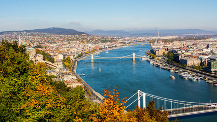 Widok na Budapeszt z wzgórza Gellerta