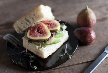 イチジクのサンドイッチ