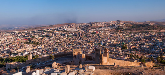 Blick auf die Medina von Fès; Marokko