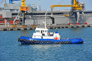 Tugboat and port cargo crane