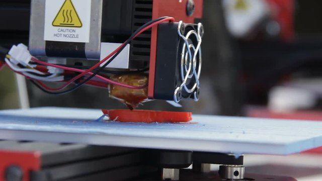 3D printer manufacturing a plastic object from a digital file