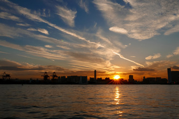Obraz premium 夕景の大井埠頭