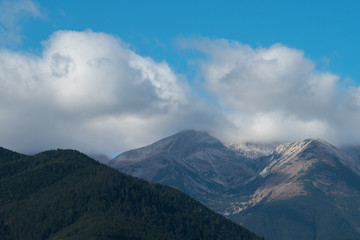 Obraz na płótnie Canvas The beautiful mountain on the background of cloud stream. Wide angle