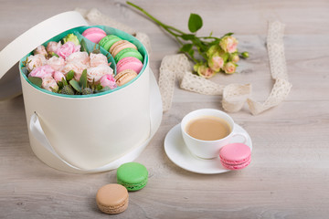 Obraz na płótnie Canvas Flower box with macaron cookies