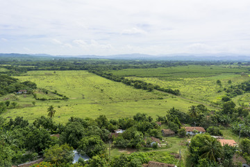ロス・インヘニオス渓谷への鉄道旅