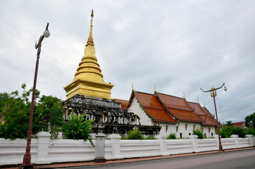 Fototapeta na wymiar Wat Phra That Chang Kham Worawihan in Nan, Thailand