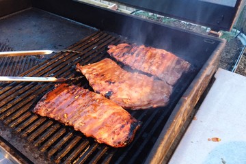 Barbecuing pork ribs
