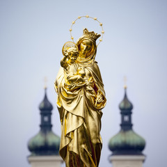 Obraz premium Golden Madonna Statue Tutzing