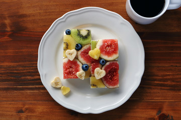 フルーツのオープンサンドイッチ