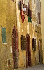 on streets of the old city in Morokko © Tortuga