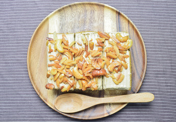 peanut and cashew nut cake