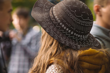 unbekannte M&auml;dchen in den Hut