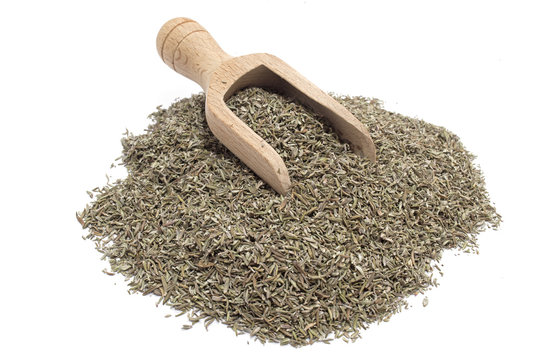 Thym herbes de provence, Thymus vulgaris feuilles s&eacute;ch&eacute;es sur fond bland
