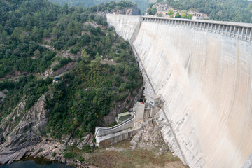 Details of the dam of Baells