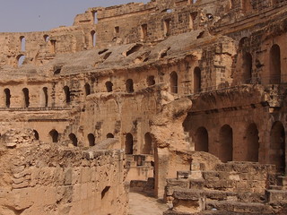 развалины римского амфитеатра в городе Эль Джем  в Тунисе