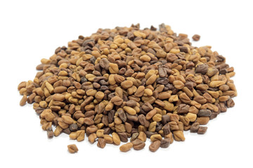 Fenugrec Fenugreek semence en tas sur fond blanc