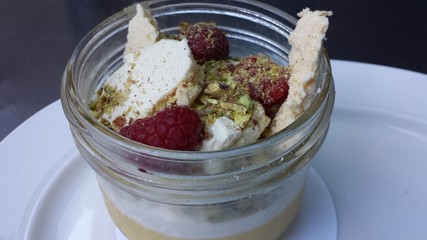 Dessert Jar - limoncello pavlova