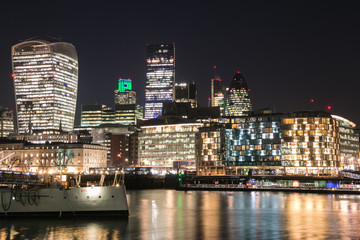 Fototapeta na wymiar London cityscape at night by side of Thames