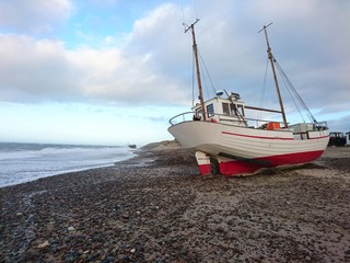 Fischerboot am Strand