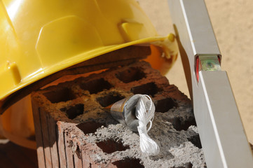 Staveniště Baustelle Plac budowy Chantier bâtiment Cantiere edile ورشة بناء Строительная площадка Kantieri شاقول Lot Werkzeug Filo a piombo Fil à plomb Olovnice Pion przyrząd Függőón Отвес © Comugnero Silvana