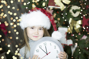 Kind mit Uhr zu Weihnachten 