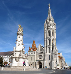 Fototapeta na wymiar Matthias Church and the plague column in the Buda castle