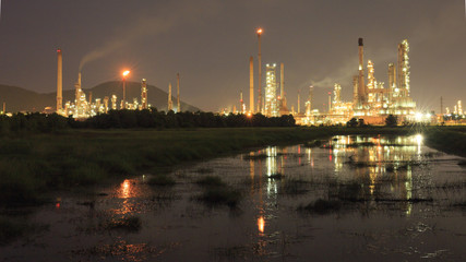 Fototapeta premium Esso Sriracha Refinery, Laem Chabang, Petrochemical industrial with landscape background in Si Racha District, Chon Buri , Thailand