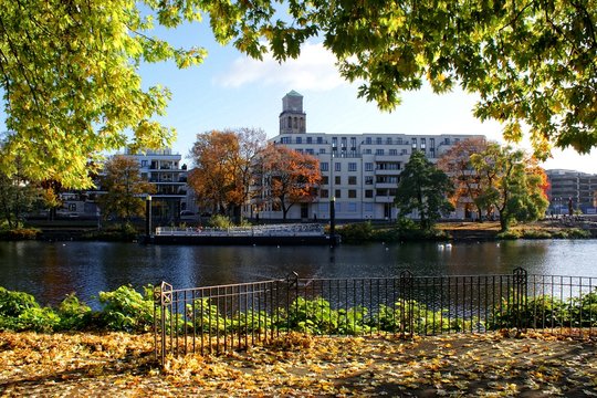 Mülheim an der Ruhr Ruhrpromenade im Herbst Stock-Foto | Adobe Stock