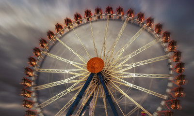 Riesenrad auf dem Oktoberfest,wiesn,fahrgeschäft,bewegungsunschärfe,unschärfe,