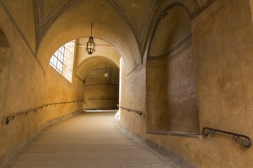 Obraz premium Sunny passage hall to castle in Czech Krumlov