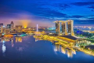 Foto op Plexiglas Singapore city skyline and view of Marina Bay at night in Singap © orpheus26