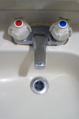 ビックリ顔の水道の蛇口