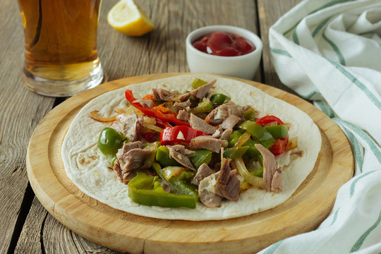 Tortilla with meat and sweet pepper