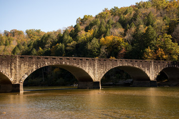 Fototapeta na wymiar Gatliff Bridge spans the Cumberland River upstream of Cumberland Falls.