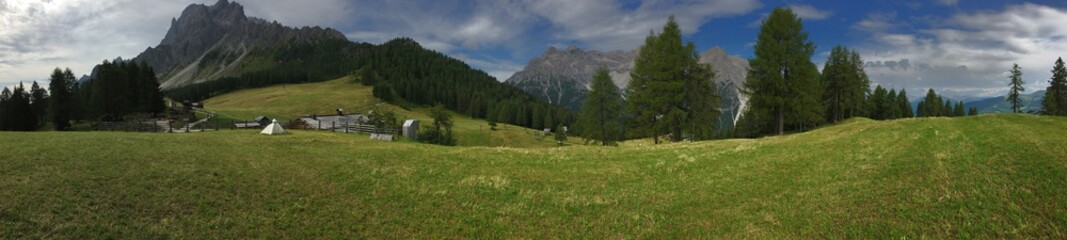 Fototapeta na wymiar Panoramica montagna - Trentino Alto Adige