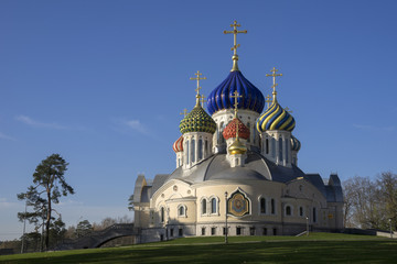 Fototapeta na wymiar Церковь Игоря Черниговского в Переделкино.