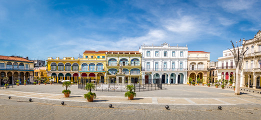Fototapeta na wymiar Plaza Vieja - Havana, Cuba
