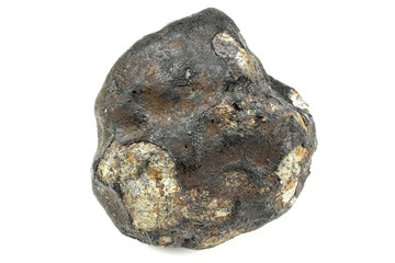 Fragment des Chelyabinsk Meteoriten isoliert auf weißem Hintergrund © Björn Wylezich