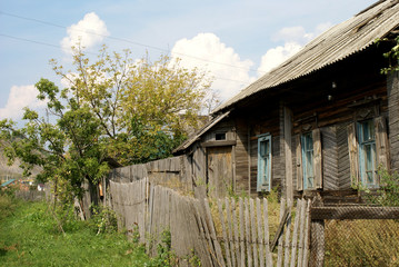 Fototapeta na wymiar Old house in the village Shiryaevo