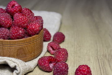 raspberry in the wooden bowl