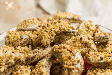 Weichnachtiche Halbmond-Plätzchen mit Zimt