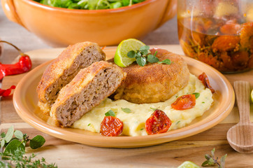 Minced meat schnitzel with cheese