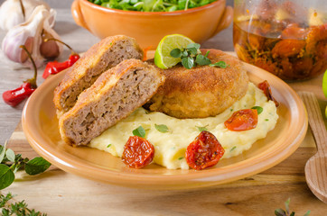 Minced meat schnitzel with cheese
