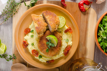 Minced meat schnitzel with cheese