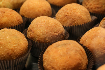 Primo piano di Arancine Siciliane fumanti