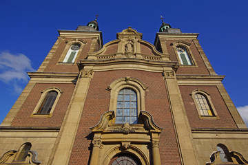 Fototapeta na wymiar Kirche St. Mariä Himmelfahrt in HERZOGENRATH ( bei Aachen )