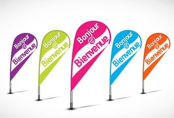 bannières flottantes multicolores : bonjour et bienvenue (français) © Jérôme Rommé