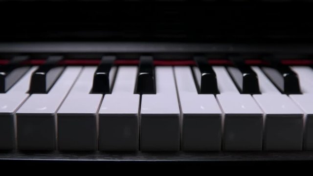 Animated Play piano keys