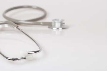 doktor muayenehanesi ve tansiyon ölçme aleti